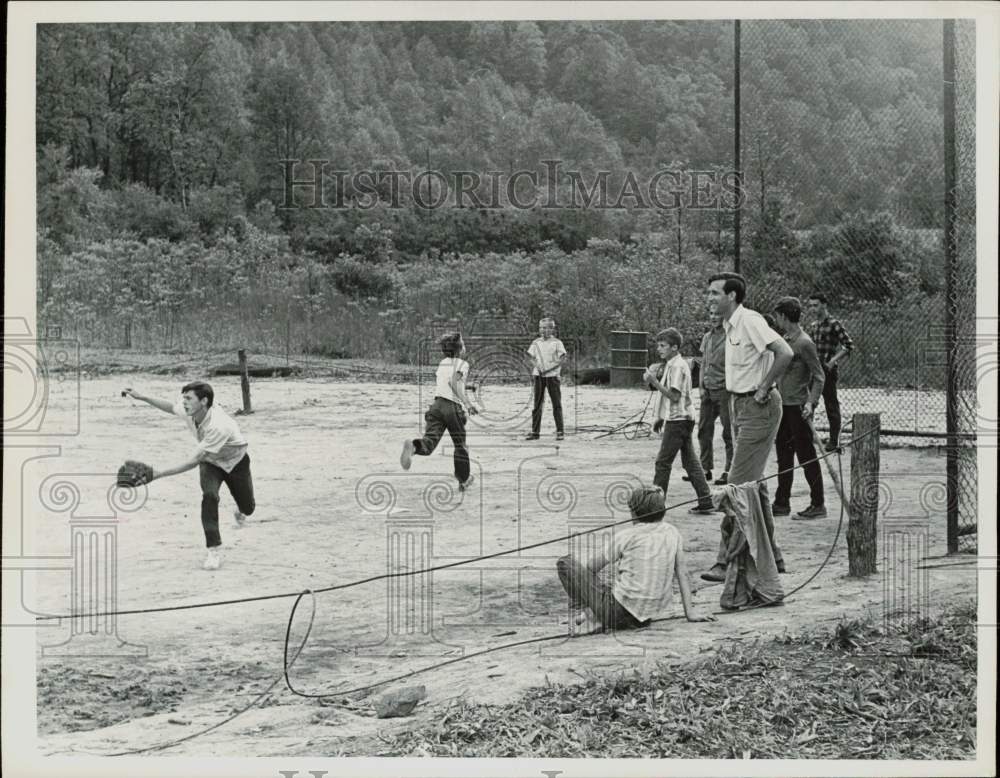 1965 Press Photo John Rockefeller IV watches Emmons&#39; youth play baseball.- Historic Images