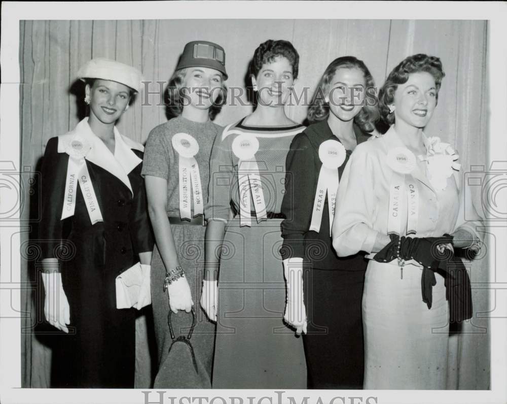 1956 Press Photo Barbara Murry and other contestants arrive in Atlantic, NJ.- Historic Images