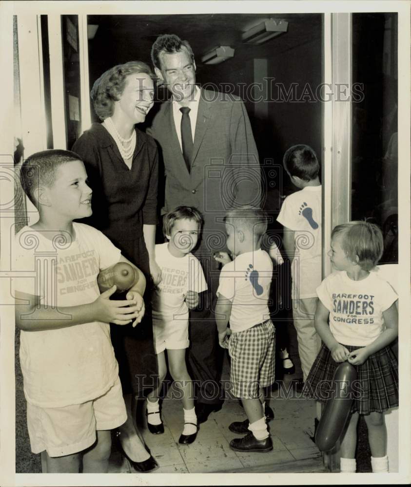 1958 Press Photo Barefoot and Mrs. Sanders with daughter and supporters.- Historic Images