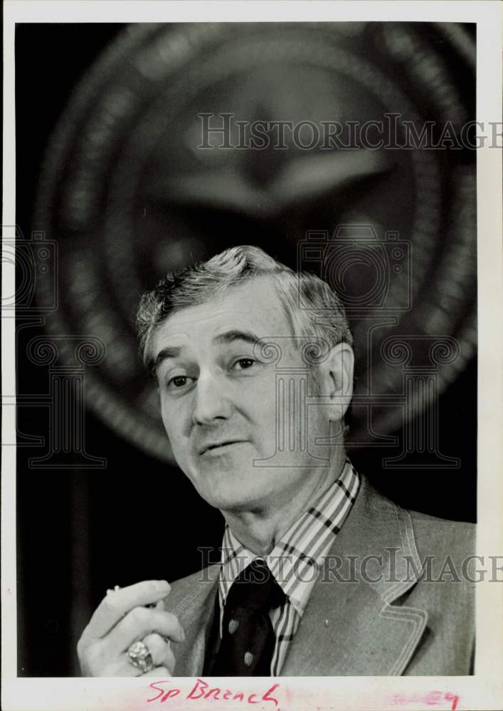 1975 Press Photo Dr. Leo Bradley, Spring Branch School District Superintendent.- Historic Images