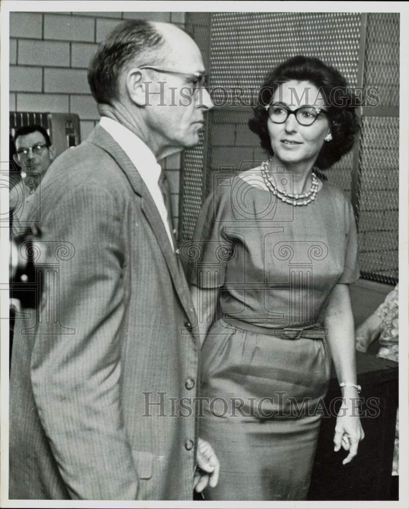 1964 Press Photo Mrs. James Brammer escorted to court by Kaigler. - hpa83179- Historic Images