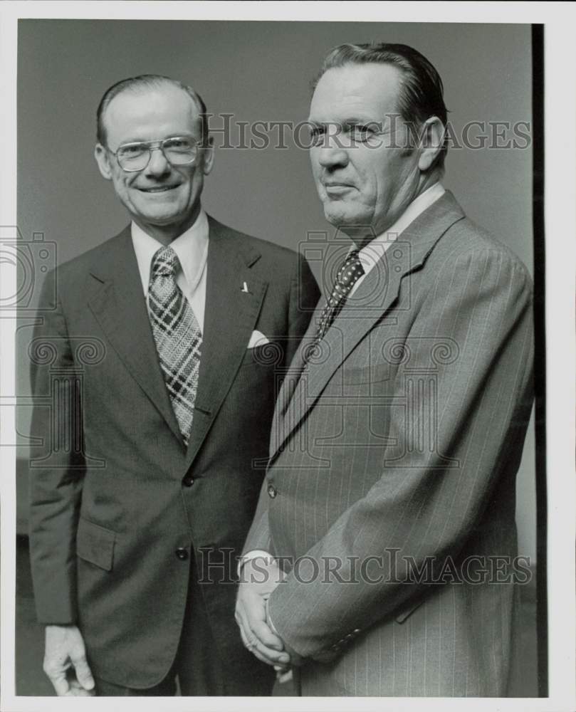 1976 Press Photo Nat Rogers and Don Warfield pose together. - hpa83251- Historic Images