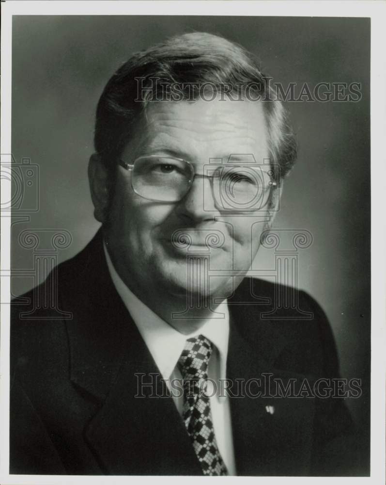 1975 Press Photo Gene Russell, West Loop National Bank president and CEO.- Historic Images