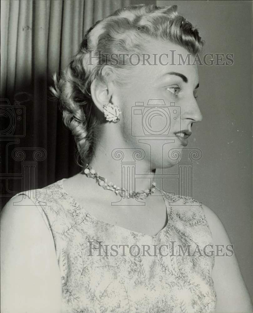 1959 Press Photo Mrs. Jean Noble, Airline State Bank cashier. - hpa83387- Historic Images