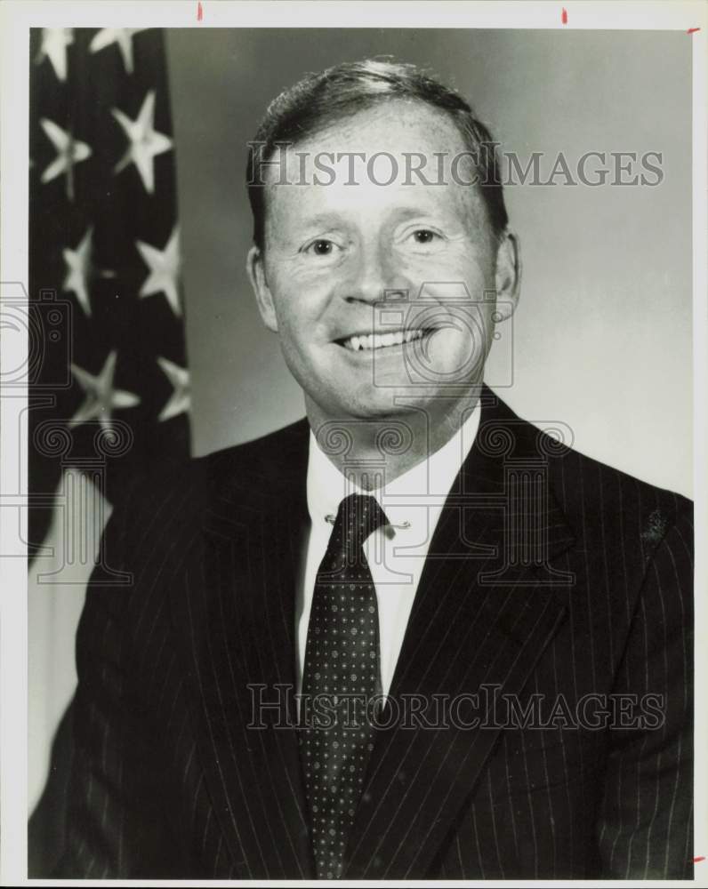 1983 Press Photo Russell Rourke, lobbyist, shown in his Washington office.- Historic Images