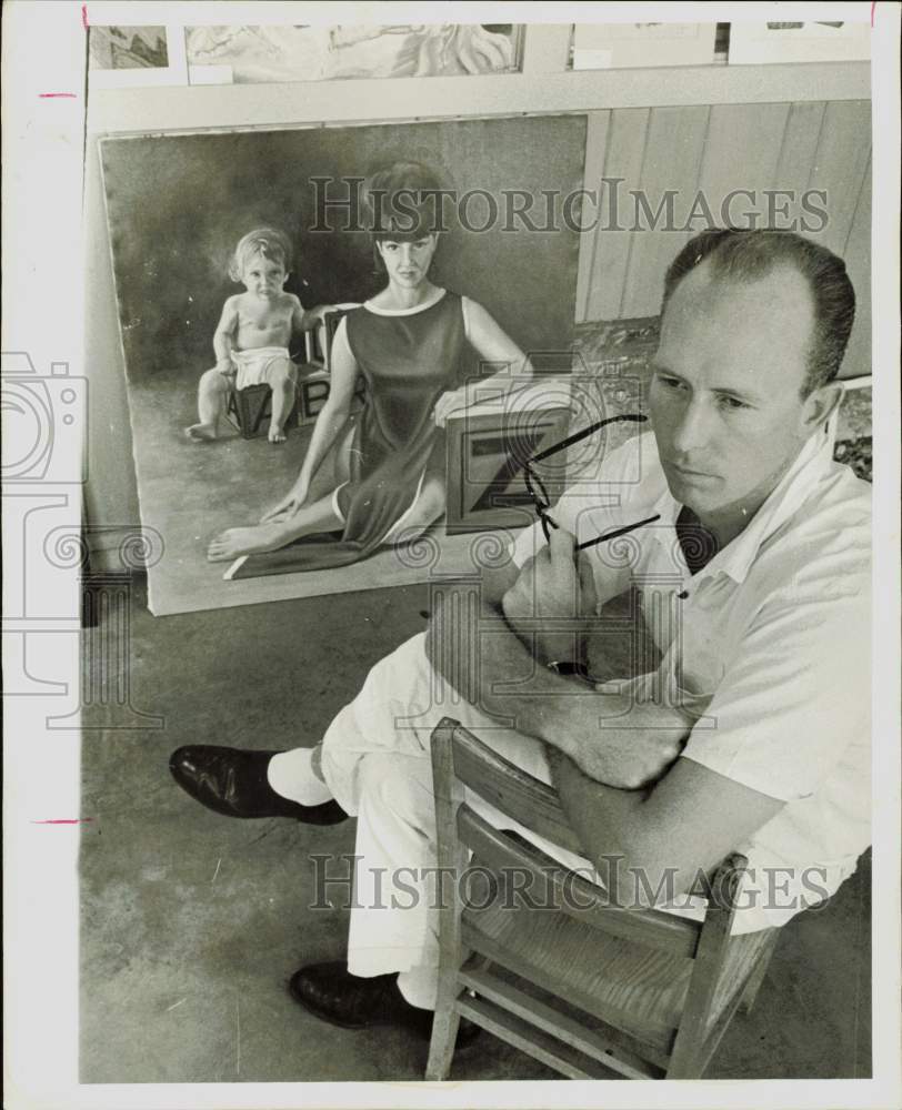 1967 Press Photo Edward Runo shows piece of his art at prison art show.- Historic Images