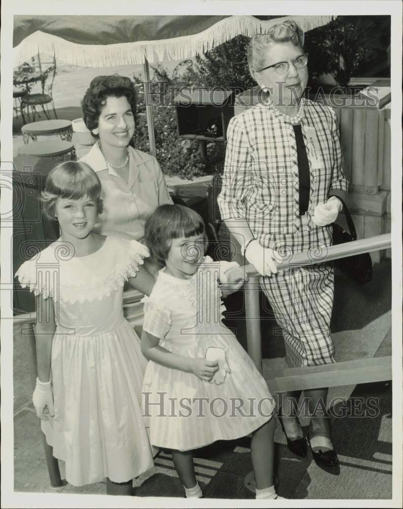 1961 Press Photo Mrs. W.C. Stout entertains family at party in Texas.- Historic Images