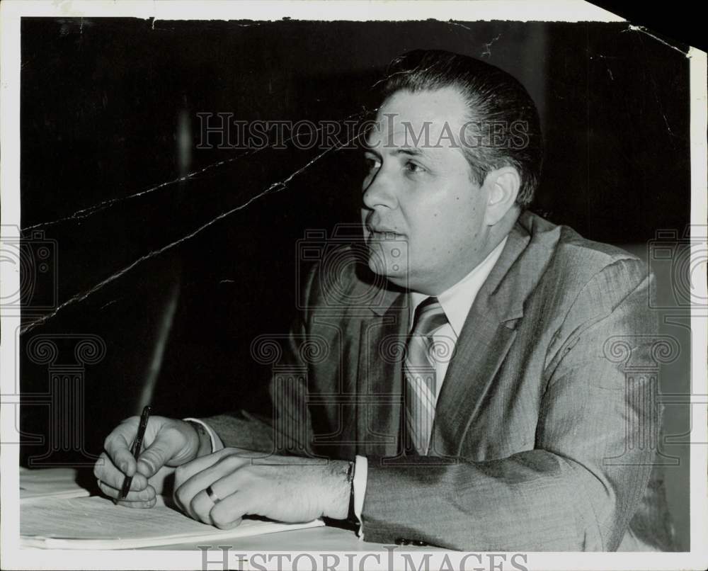 1975 Press Photo Johnny Nelms takes notes at District B Pasadena Council, Texas- Historic Images