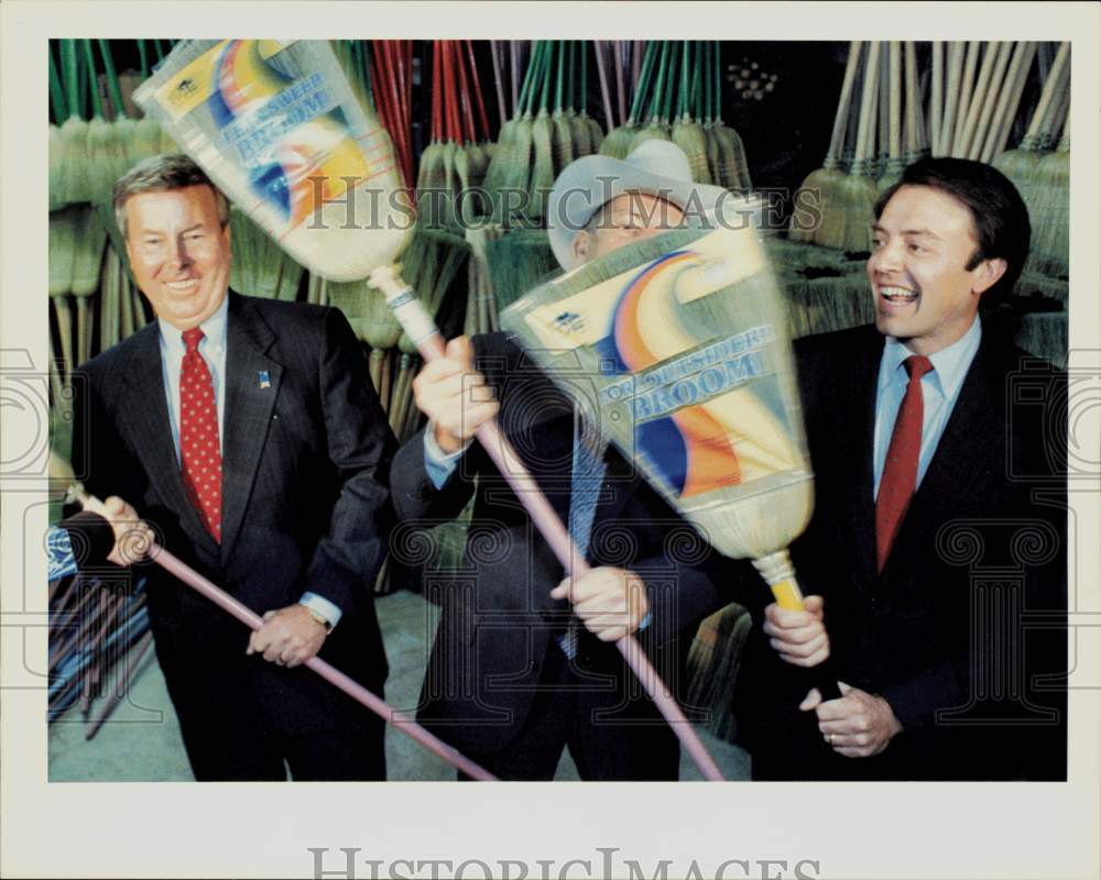 1990 Press Photo Rob Mosbacher, fellow GOP candidates visit Empire Broom Company- Historic Images