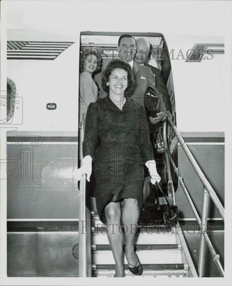 1964 Press Photo New York Representative William Miller, wife leaving airplane- Historic Images