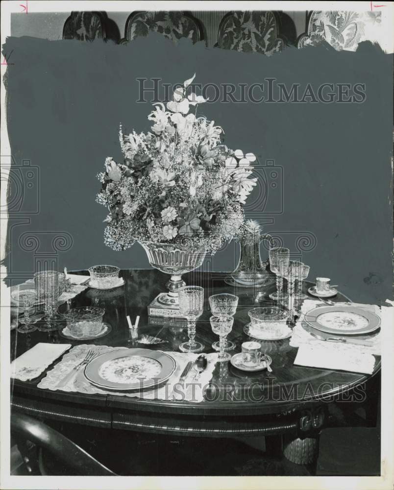 1965 Press Photo Table setting by General and Mrs. Maurice Hirsch. - hpa83704- Historic Images