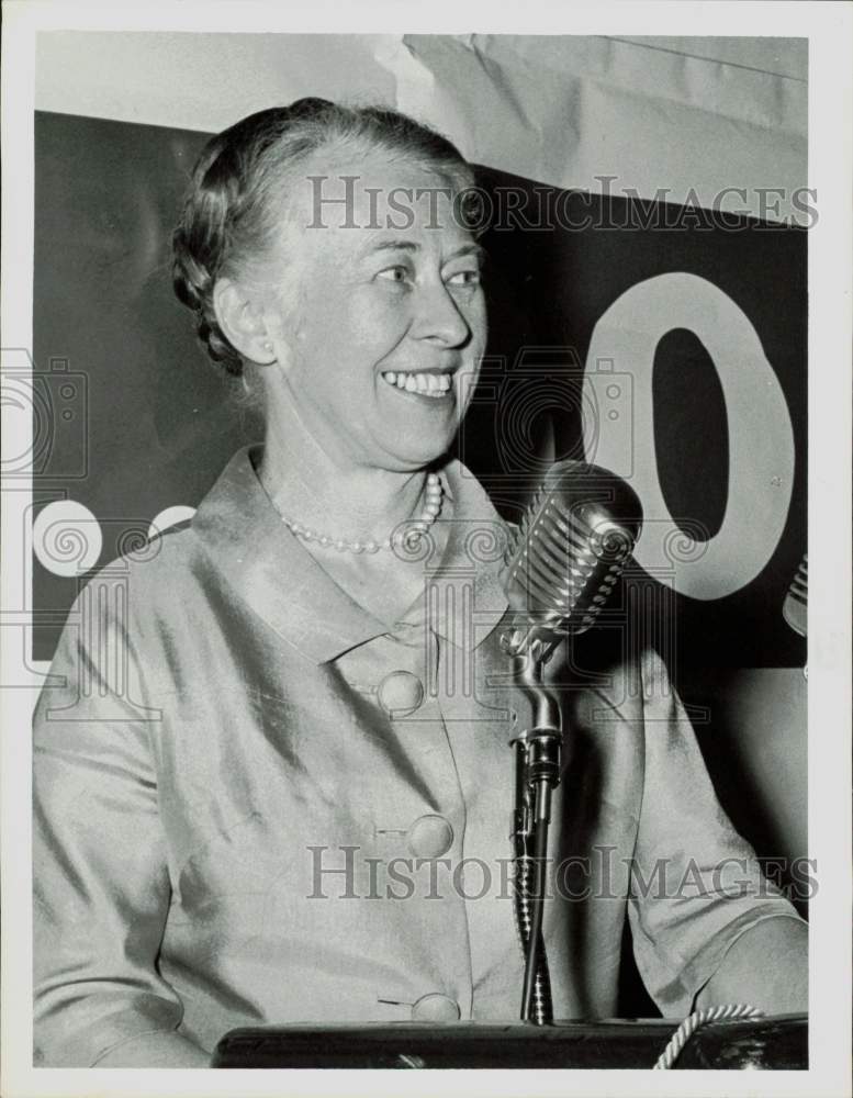 1963 Press Photo Esther Peterson, teacher, speaks on education neglect.- Historic Images