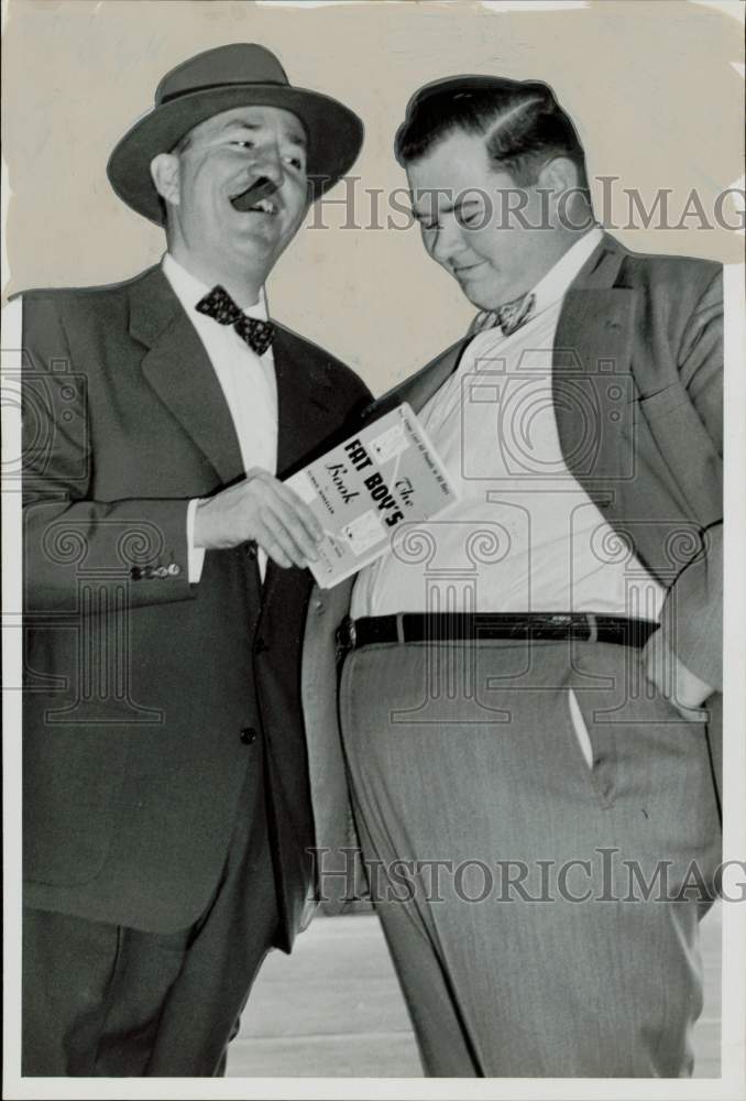 1955 Press Photo Elmer Wheeler and Mr. Herren confer - hpa83999- Historic Images