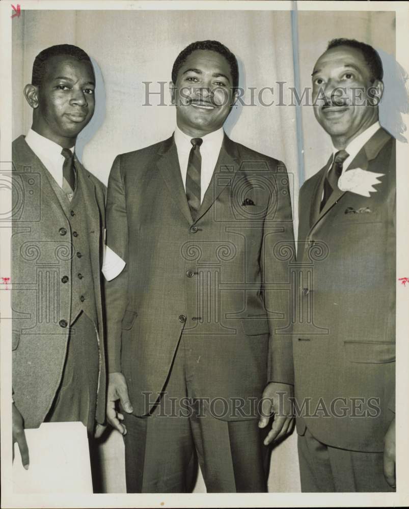 1964 Press Photo Eddie Pointdexter, Mervyn Dymally and J.B. Jones posed.- Historic Images