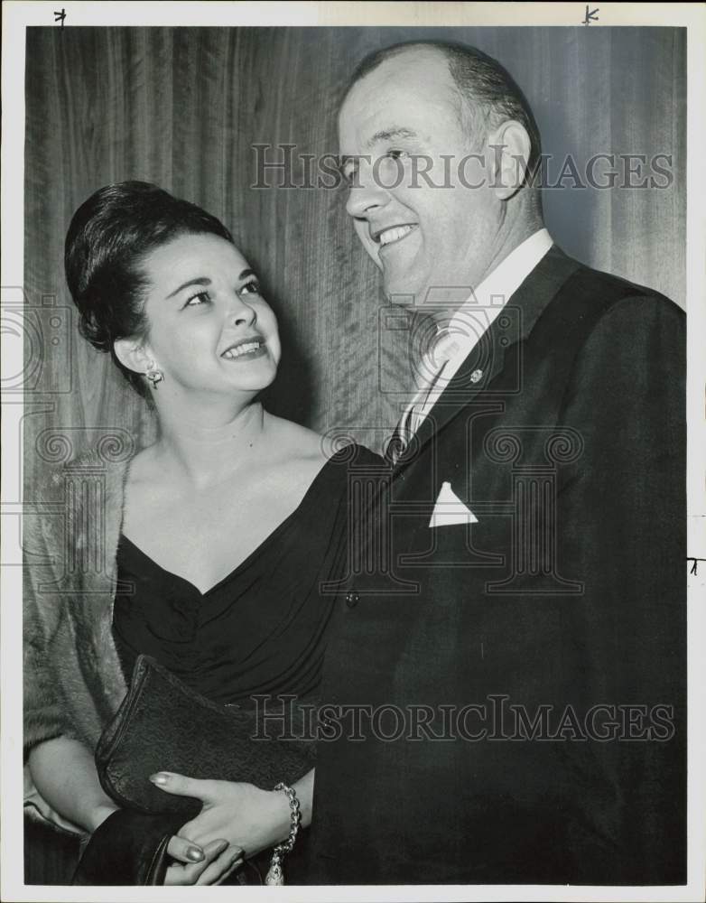 1964 Press Photo Peter Stack, Texas Sales Engineering President and wife posed- Historic Images