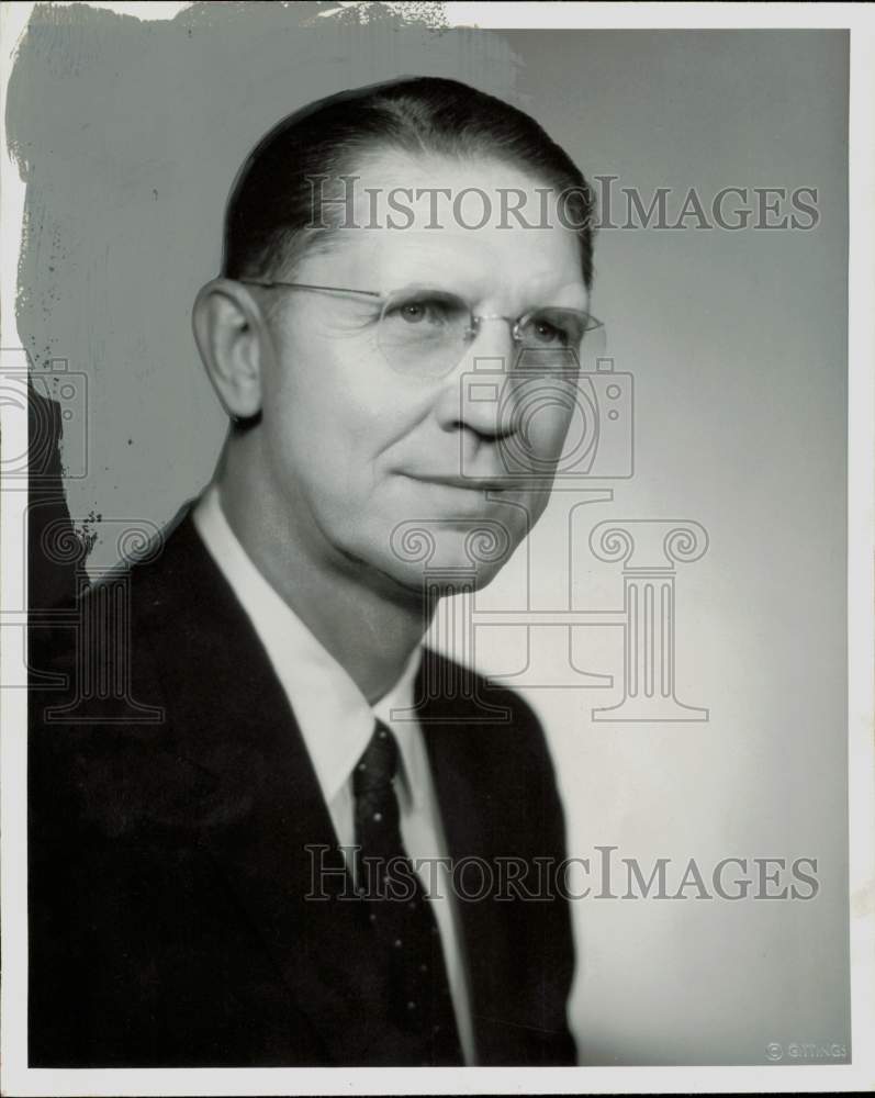 1960 Press Photo Elliott Johnson, Finance officer of Schlumberger Well Surveying- Historic Images