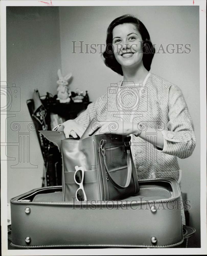 1960 Press Photo Katherine Sangster packs her luggage. - hpa84201- Historic Images