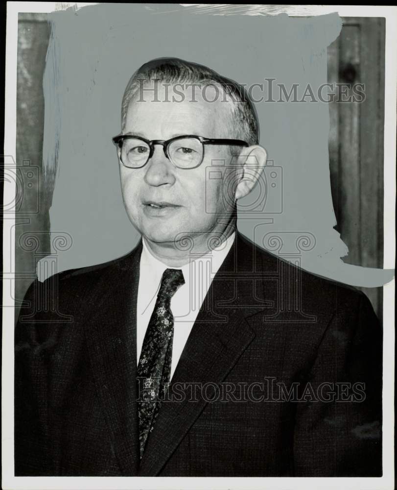 1956 Press Photo Sam Beck, Oshman&#39;s of Pasadena assistant manager - hpa84266- Historic Images