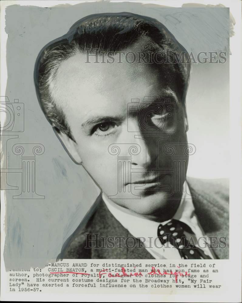 1956 Press Photo Cecil Beaton, fashion designer, Neiman-Marcus award winner.- Historic Images