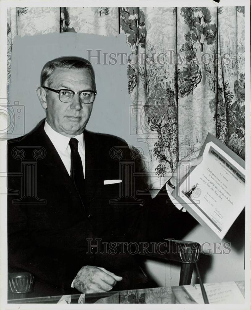 1959 Press Photo S.G. Sanderson, Gulf Oil&#39;s retired vice president. - hpa84301- Historic Images