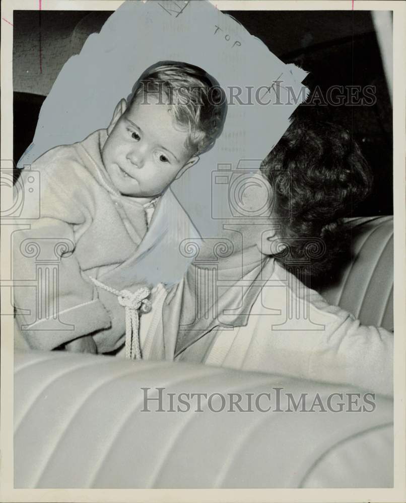 1959 Press Photo Alan McKenzie hugs mother&#39;s neck in Houston. - hpa84315- Historic Images