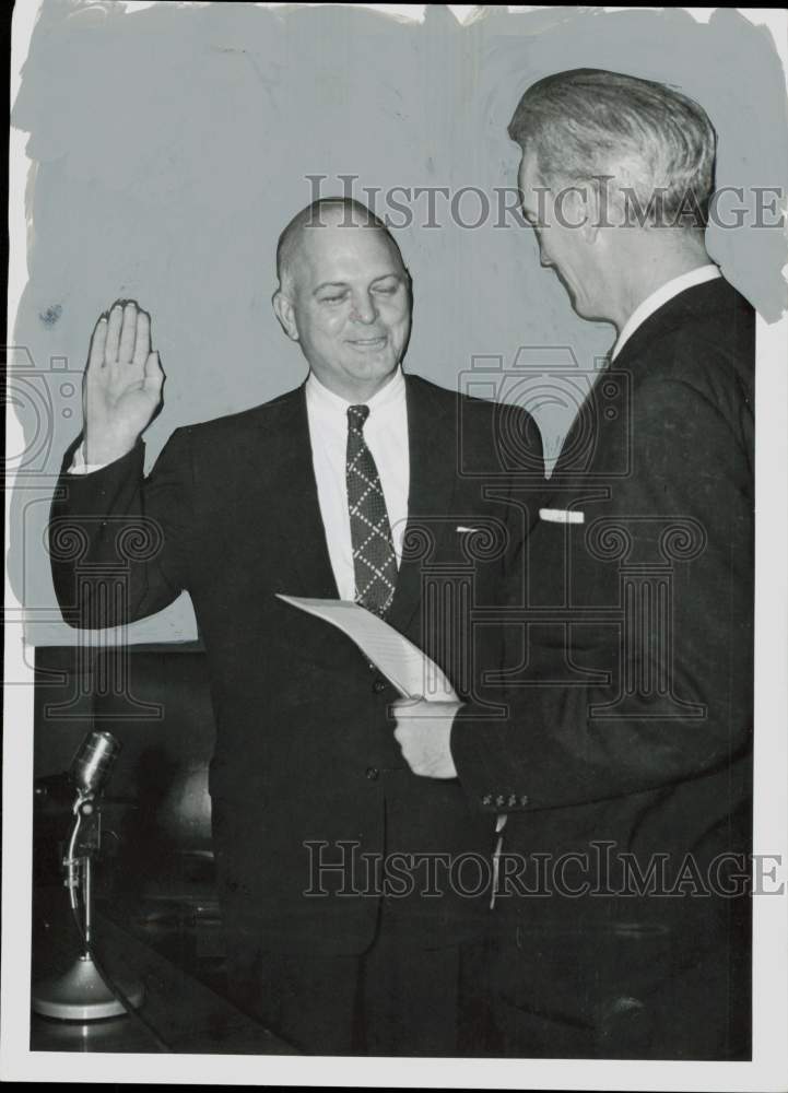 1956 Press Photo Howard Tellepsen given oath as Port Chief from Judge Bob Casey.- Historic Images