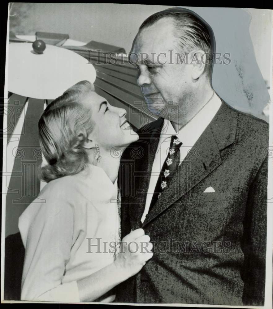 1956 Press Photo Adolph Spreckels and Judith Powell in Las Vegas after marriage.- Historic Images