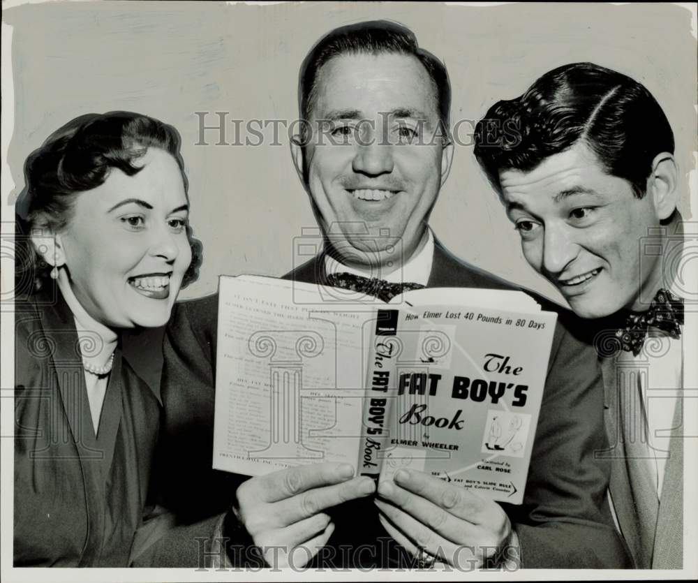 1955 Press Photo Elmer Wheeler, author of &quot;The Fat Boy&#39;s Book,&quot; with friends.- Historic Images