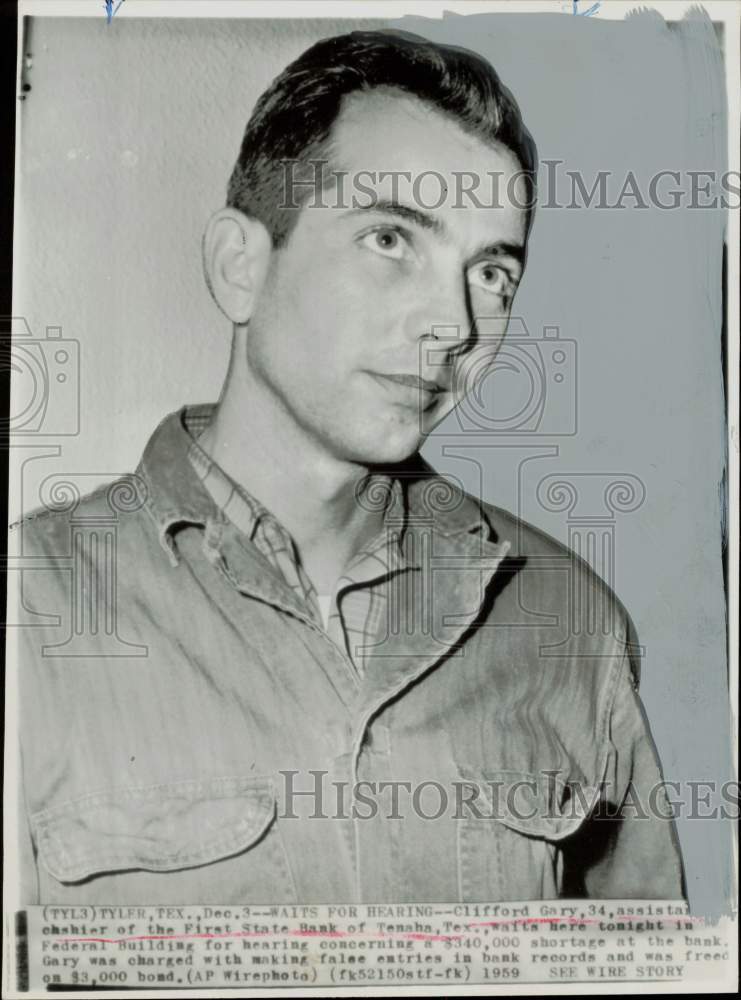 1959 Press Photo Clifford Gary, Tenaha, Texas bank cashier, waits for trial- Historic Images