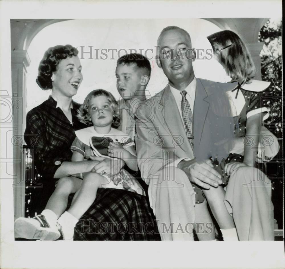 1955 Press Photo John Eisenhower and family at Fort Belvoir, Virginia.- Historic Images