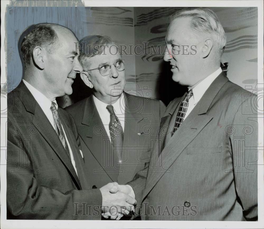 1955 Press Photo Henks &amp; Pilot&#39;s William Sutherland shaking hands with colleague- Historic Images