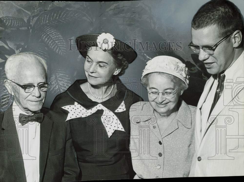 1959 Press Photo Asiances Teras and wife, honored by The Houston Post, Texas- Historic Images