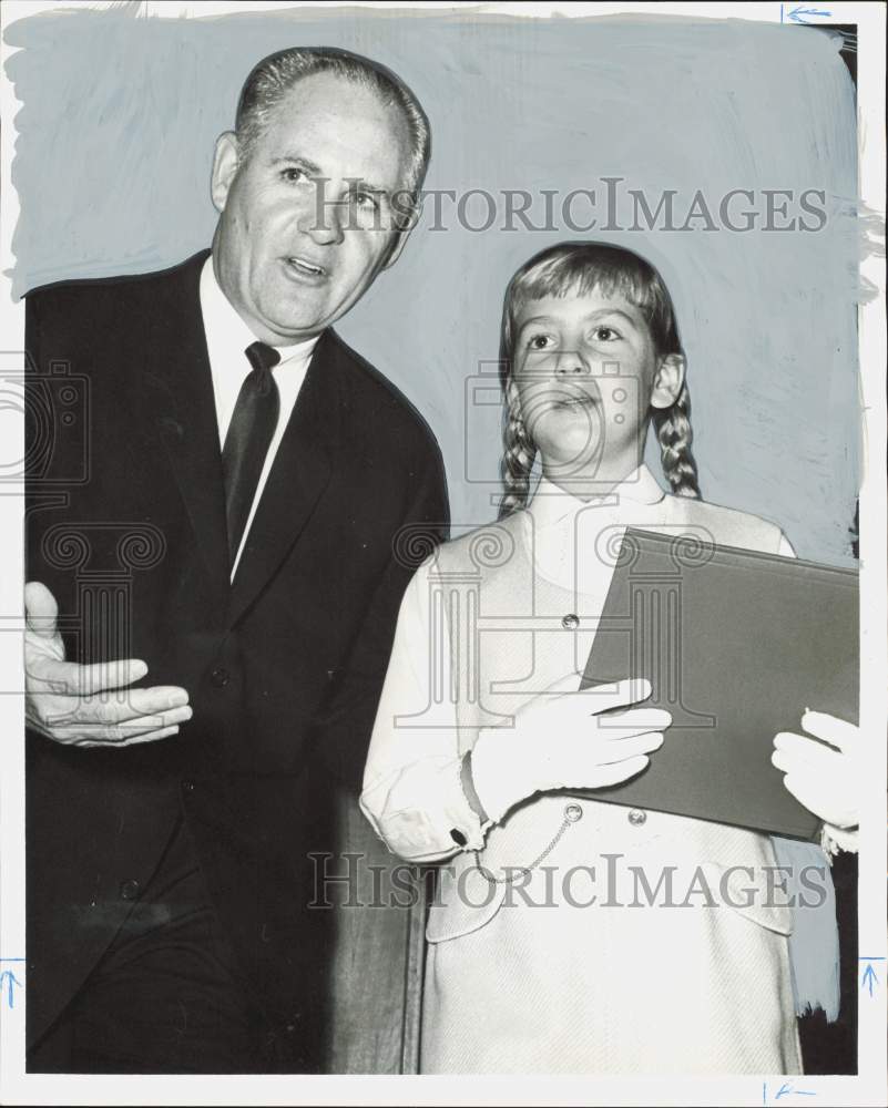 1965 Press Photo Faith Freeman awarded scholarship in Houston by Dr. W.H. Hinton- Historic Images