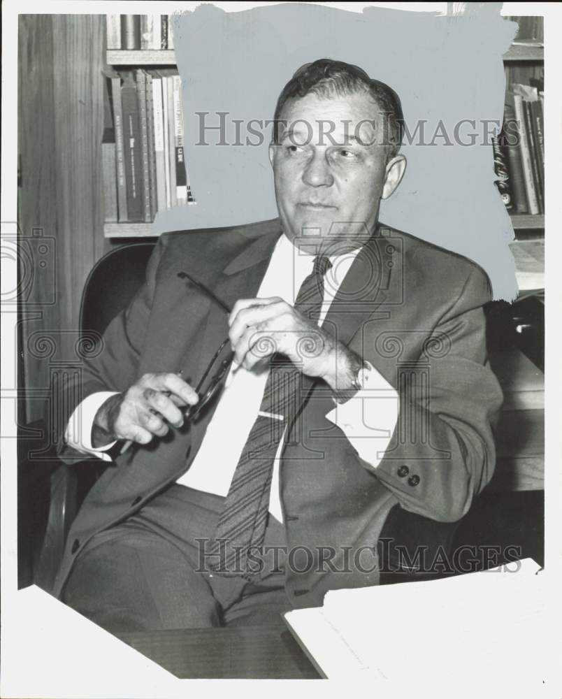 1965 Press Photo Dr. S.W. Higginbotham, Rice University Dean of Students- Historic Images