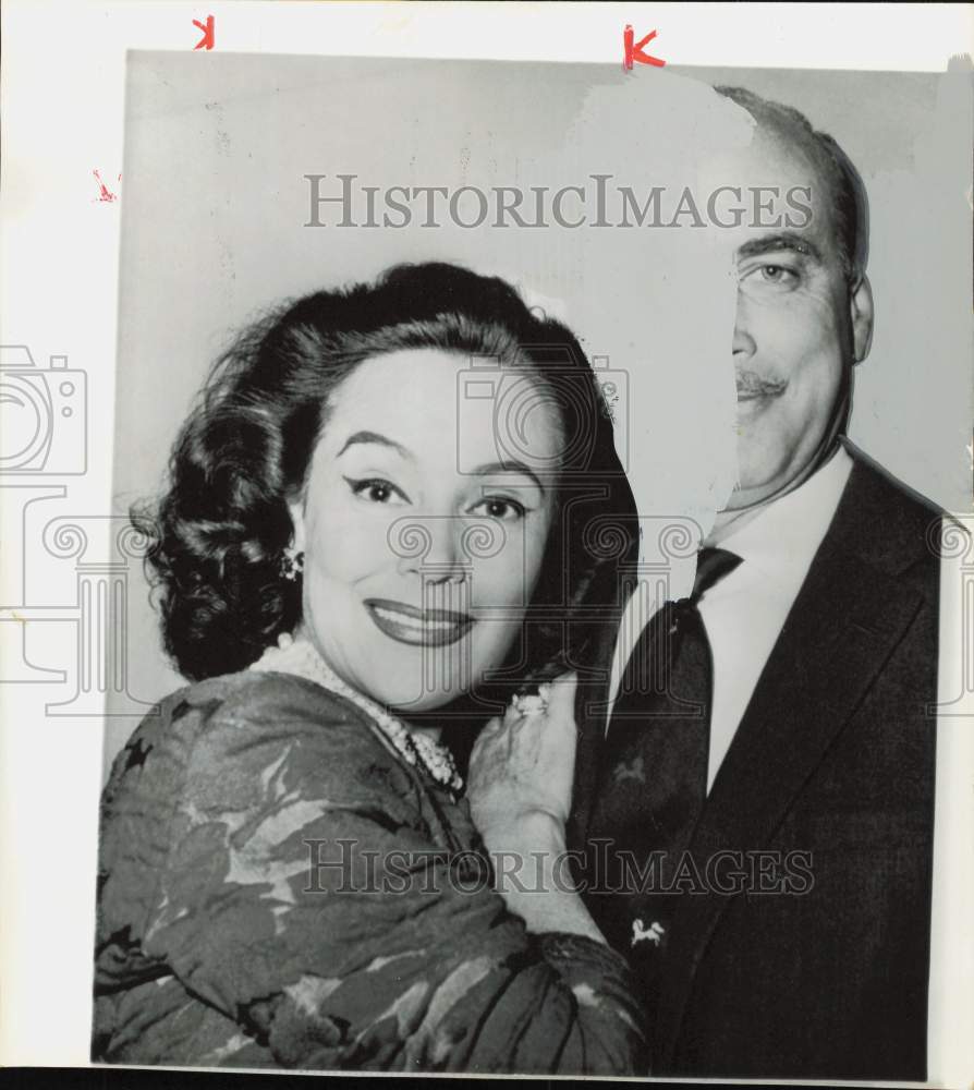 1959 Press Photo Actress Dolores Del Rio and Lewis Riley wed in Newark, NJ.- Historic Images