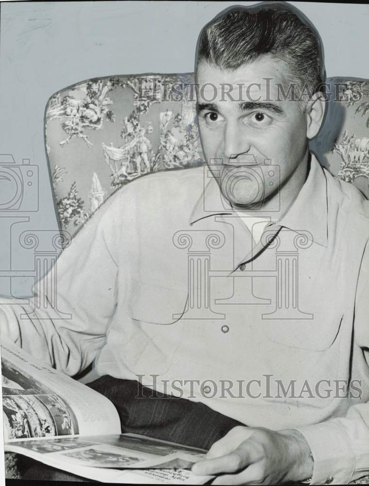 1955 Press Photo Dilmus T. Kanady, Houstonian held in China, now at home.- Historic Images