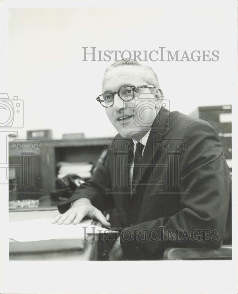 1962 Press Photo Dr. Howard Schaller, Tulane School of Business Dean.- Historic Images