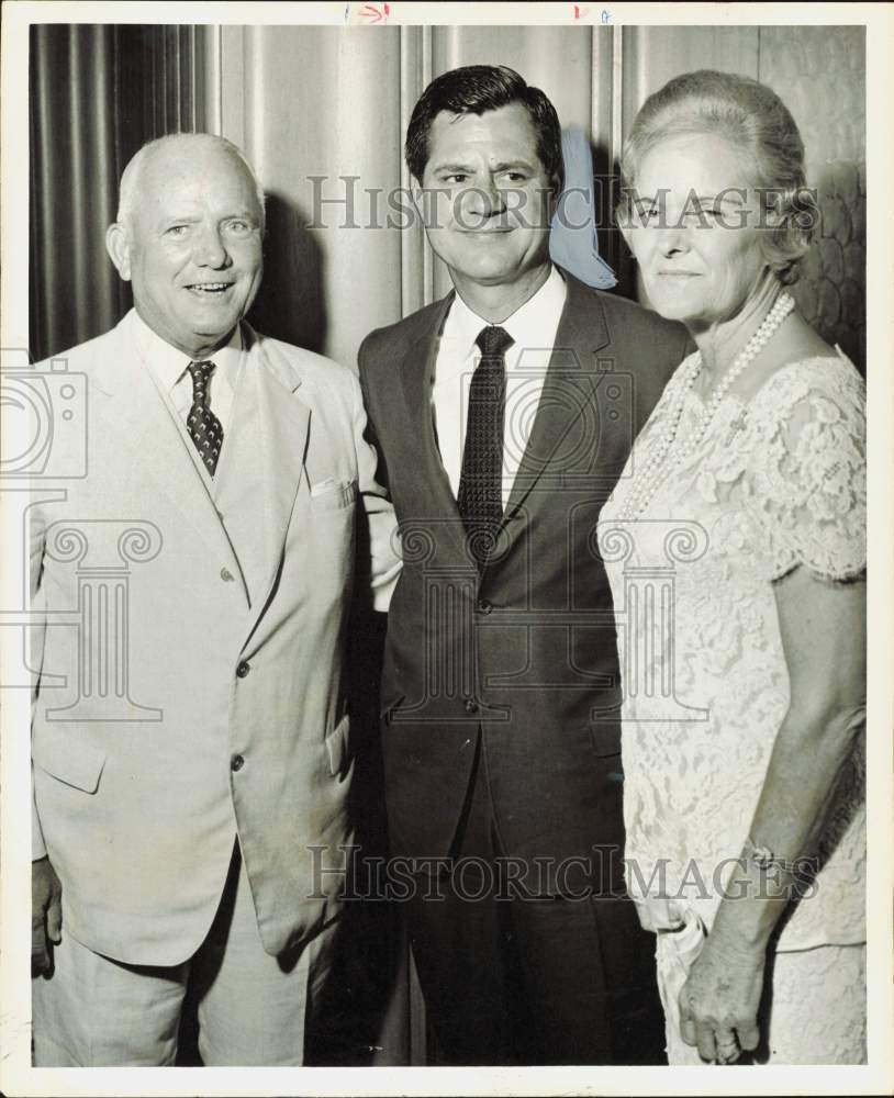 1966 Press Photo John Hill, Texas Secretary of State, poses with friends- Historic Images