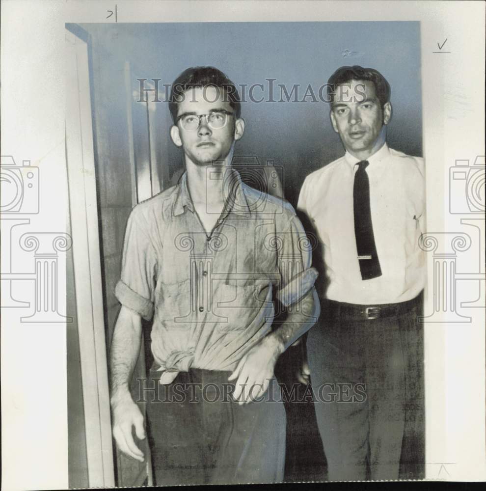 1955 Press Photo Brasel Carmichael, AWOL airman, led to cell in Mayville, NY.- Historic Images