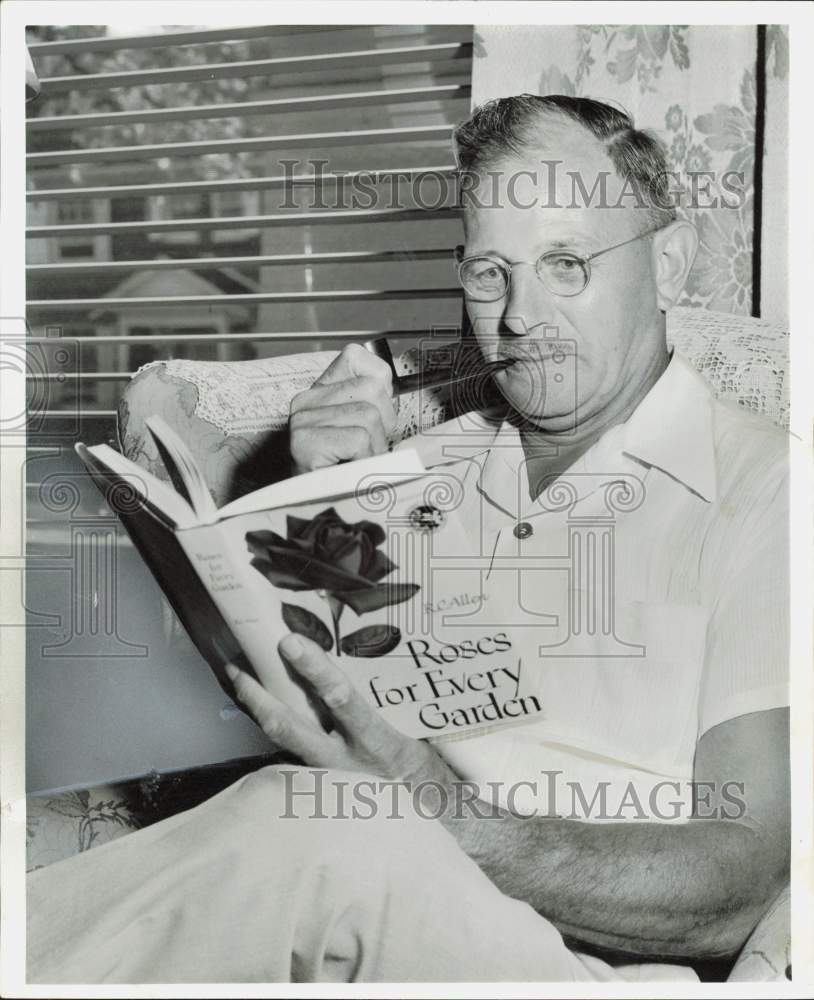 1955 Press Photo C.R. Gilman, former editor of Men&#39;s Garden Club publication.- Historic Images