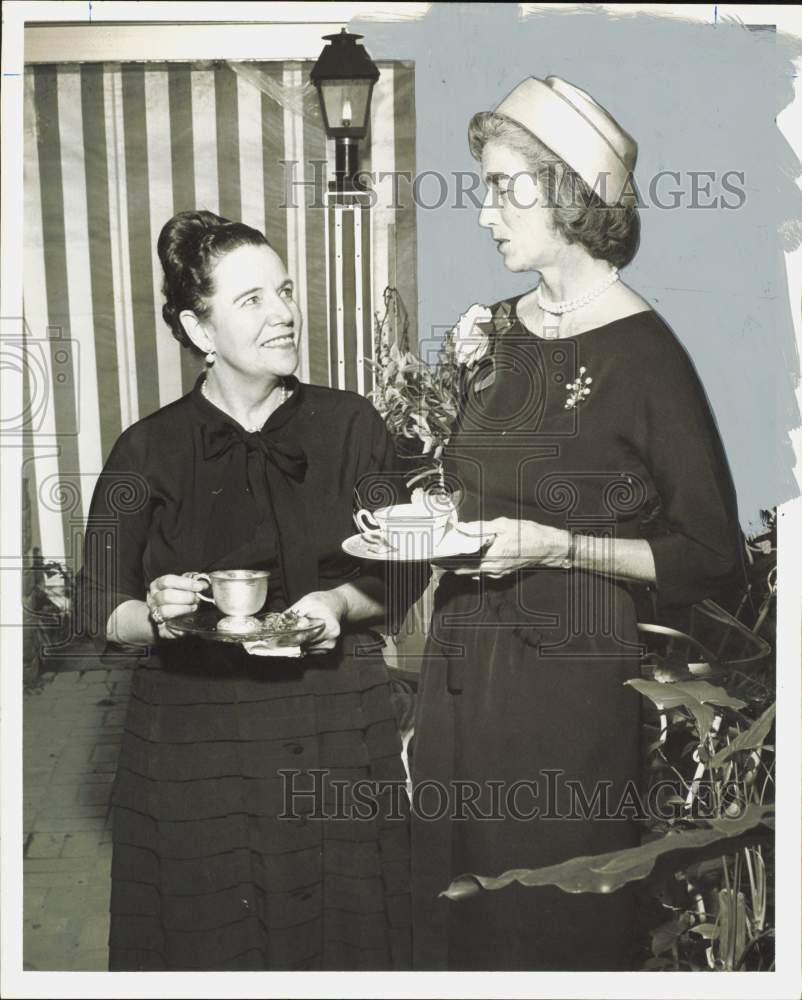 1965 Press Photo Mmes. Ben Thompson and Laurance Rockefeller at YWCA luncheon.- Historic Images