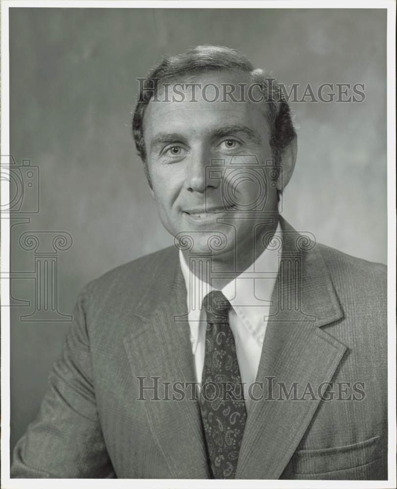 1974 Press Photo Richard Olson, Champion International&#39;s Pasadena manager- Historic Images