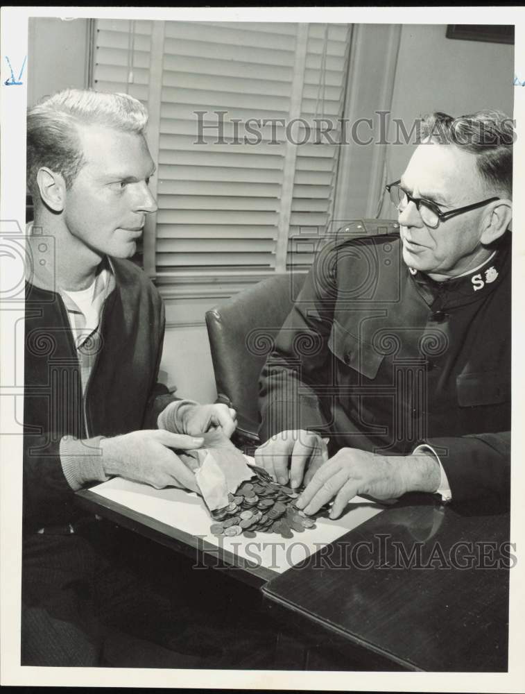 1954 Press Photo Salvation Army&#39;s John Bivans accepts Richard Stiles&#39; donation.- Historic Images