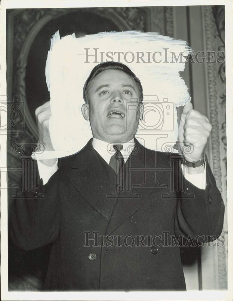 1939 Press Photo Senator Styles Bridges raises his fist during statement.- Historic Images