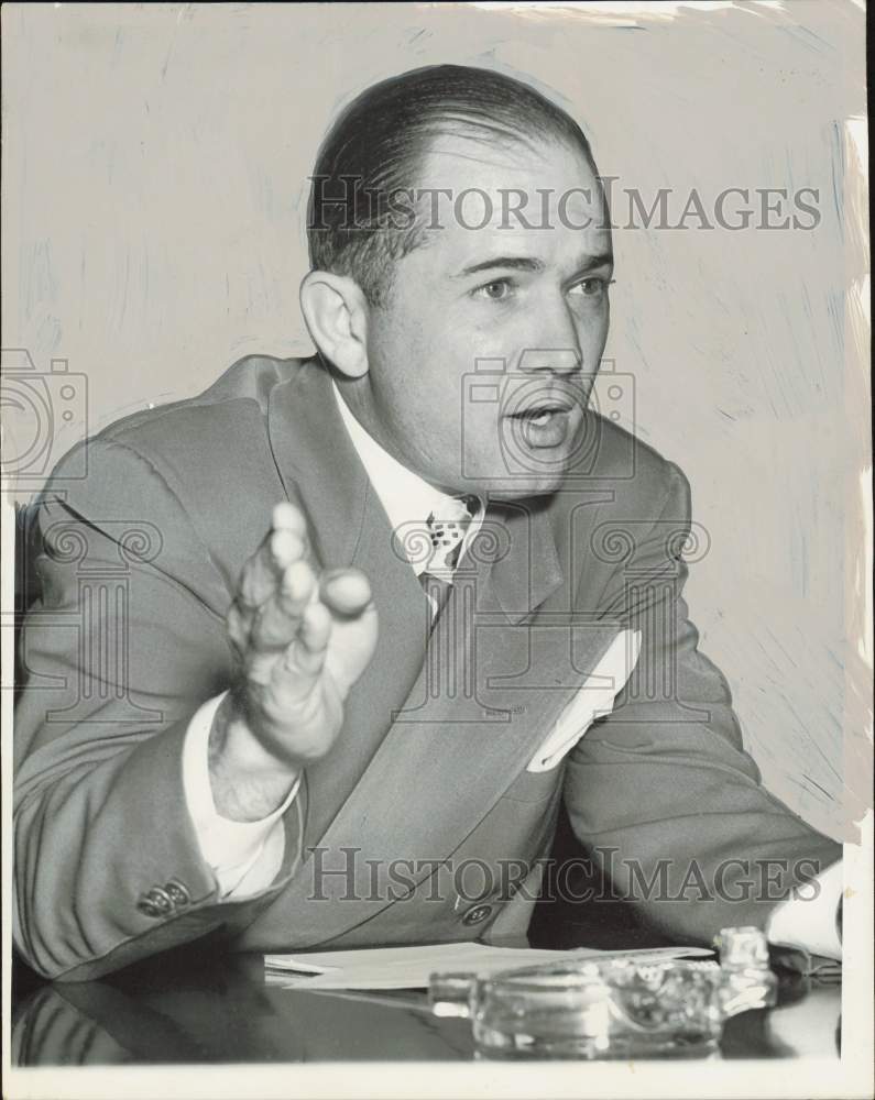 1948 Press Photo Texas Railroad Commissioner William Murray talks in Washington- Historic Images