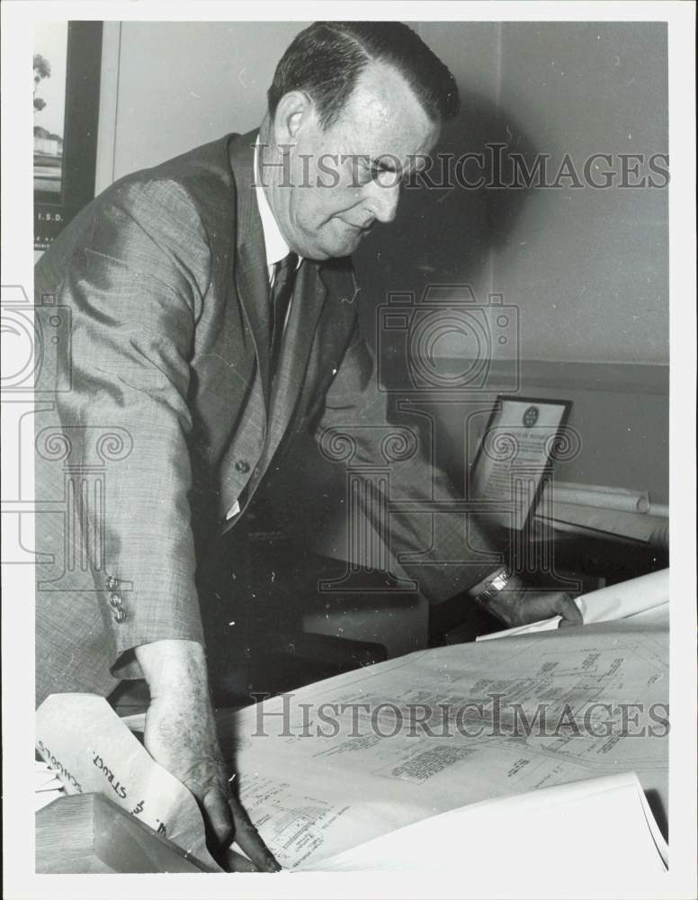 1963 Press Photo G.C. Scarborough, Northeast Houston Schools superintendent.- Historic Images