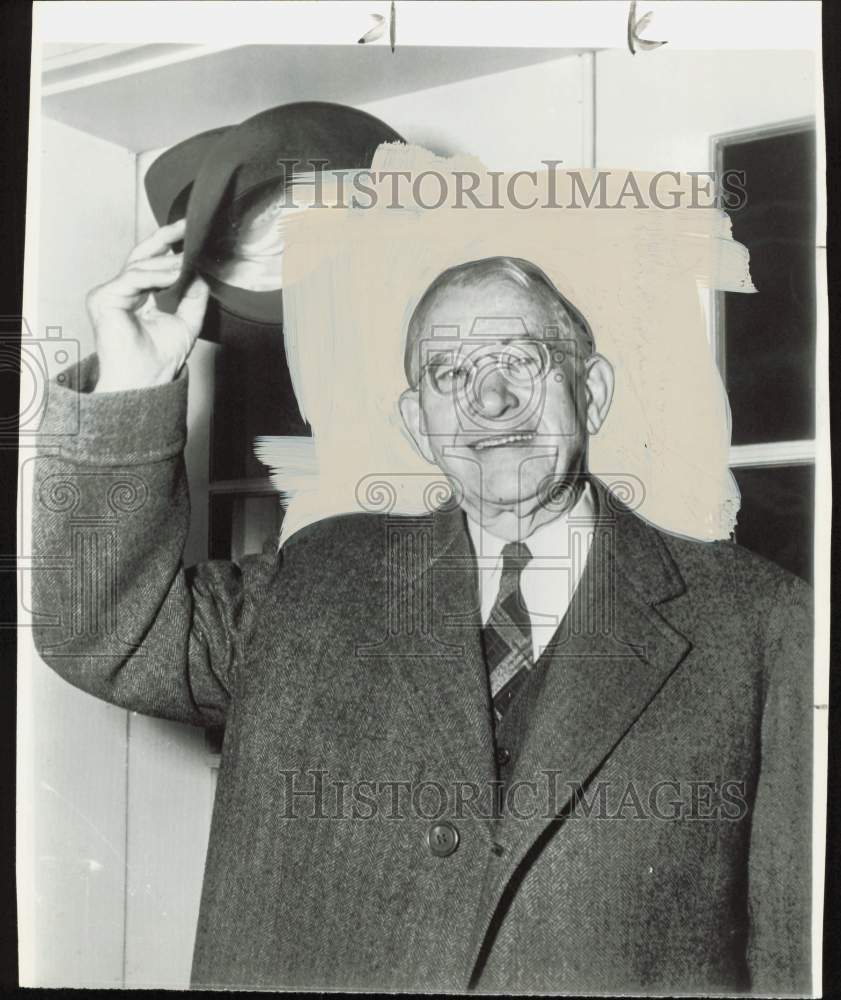 1958 Press Photo William A. Barkley, former U.S. Vice President, tips his hat.- Historic Images