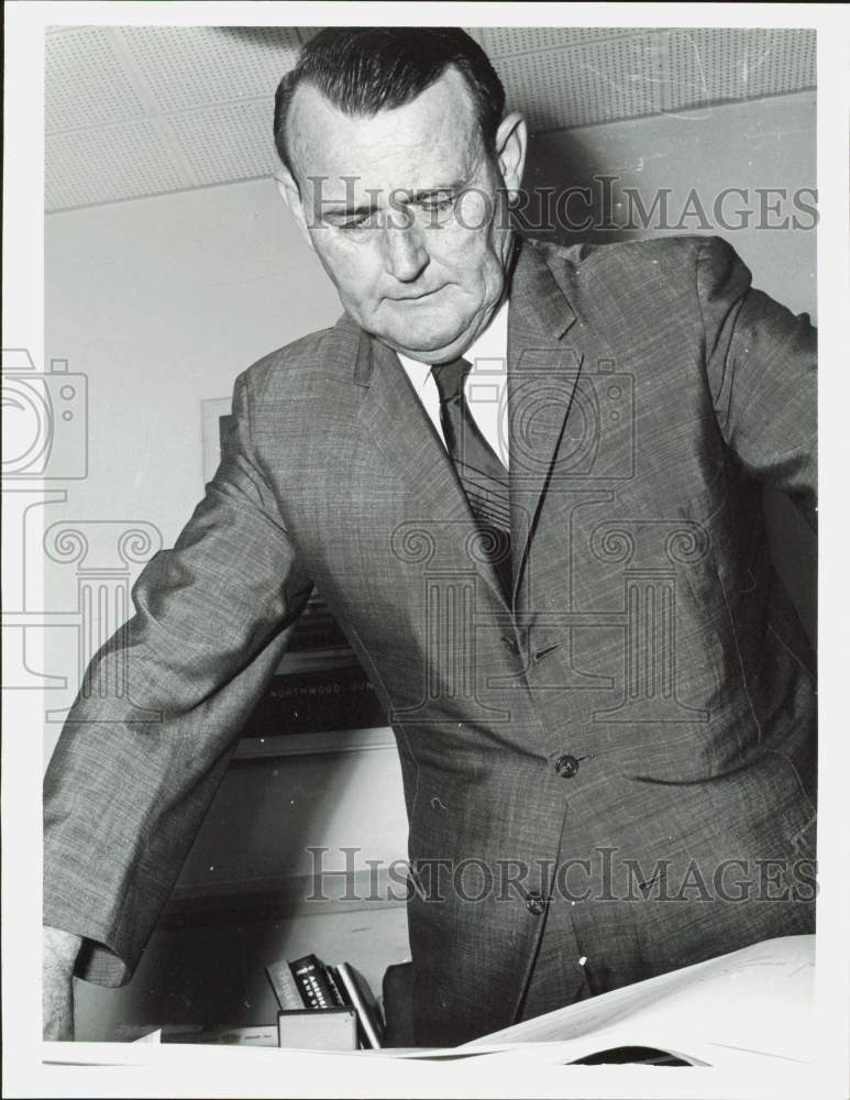 1963 Press Photo G.C. Scarborough, Superintendent of Northeast Houston Schools.- Historic Images