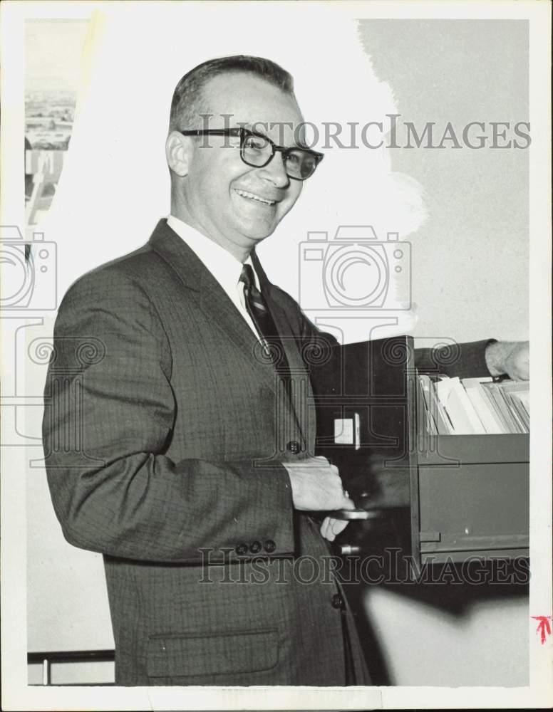 1963 Press Photo Fritz Lanham, Baytown City Manager, looks through file cabinet.- Historic Images