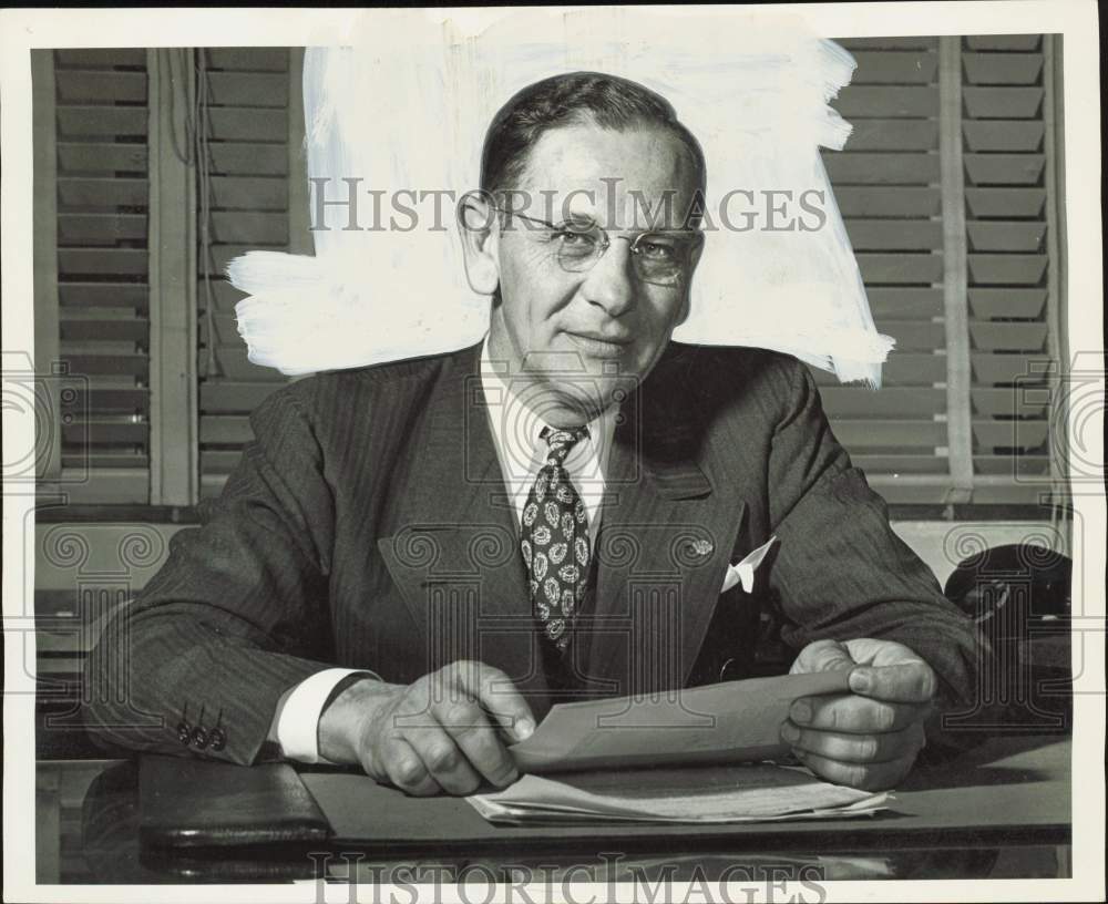 1946 Press Photo J.L. Miller at his desk at Houston&#39;s Deer Park Refinery.- Historic Images